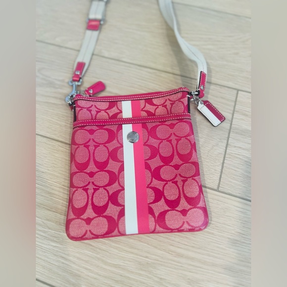 Vintage y2k Coach signature pink crossbody bag - Picture 1 of 15